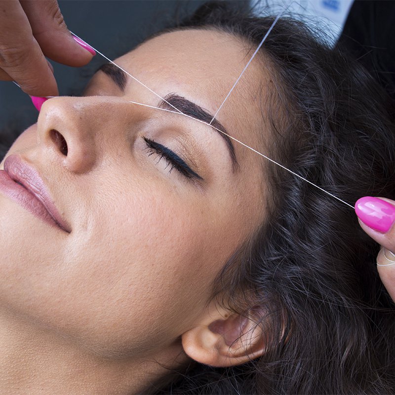 Wenkbrauwen epileren vs. waxen